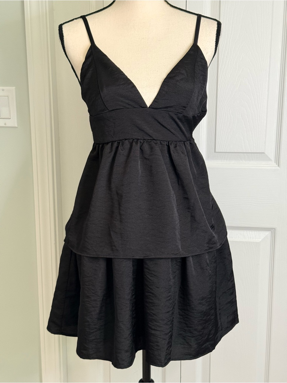 Lulus Party Pose Black Satin Tiered V-Neck Babydoll Mini Dress S New